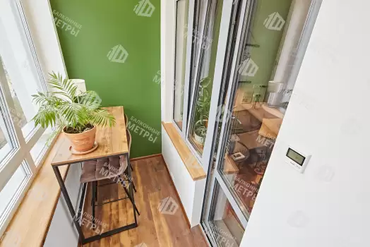 Дизайнерская отделка балкона гипсокартоном с утеплением и остеклением