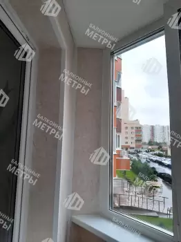 Отделка и остекление Г-образного балкона